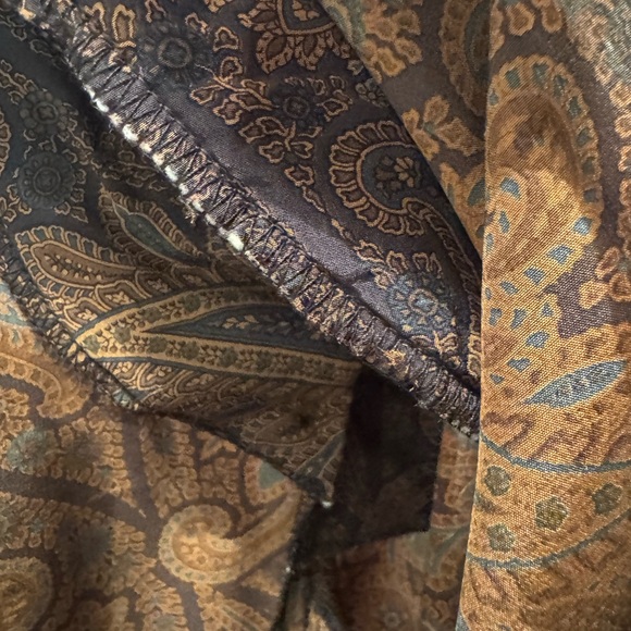 Donna Karan Vintage Paisley Blazer with Pockets. 100% silk.
Beautiful piece. 🤎 - Picture 11 of 11